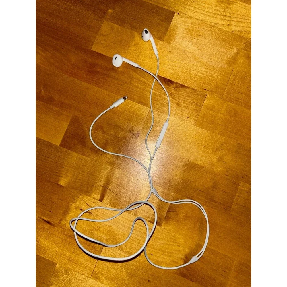 Apple Wired Earbud Headphones